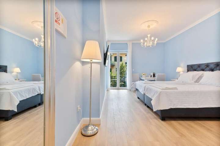 Room 8 of 36