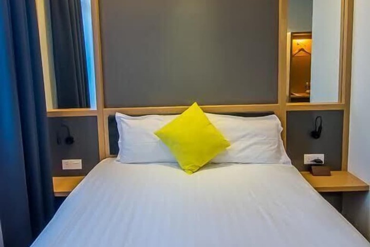Room 21 of 47