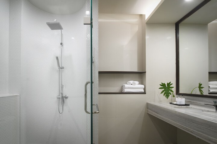 Room 18 of 42