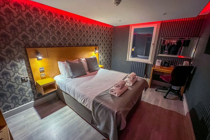 Room 42 of 97