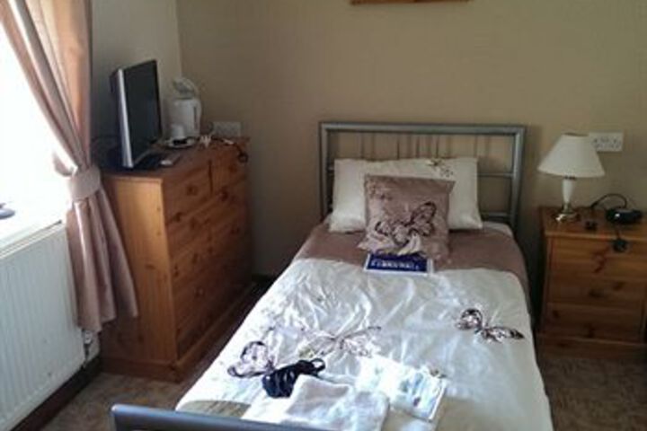 Room 2 of 4