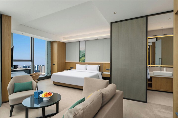 Room 4 of 17