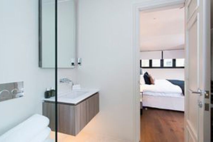 Room 4 of 37
