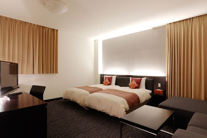 Room 11 of 34