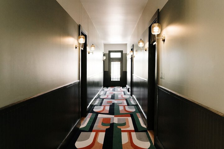 Ballroom/Hall 25 of 31