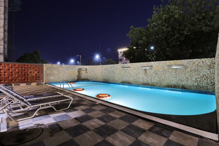 Pool 33 of 45