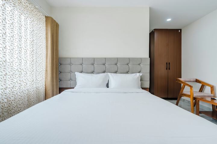 Room 8 of 32