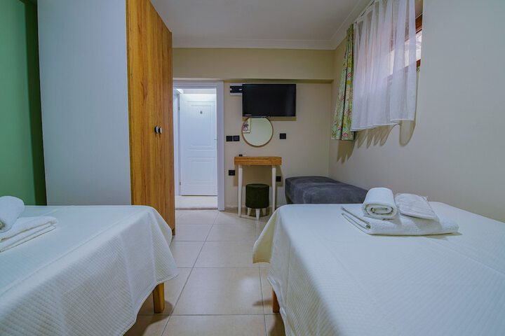 Room 32 of 61