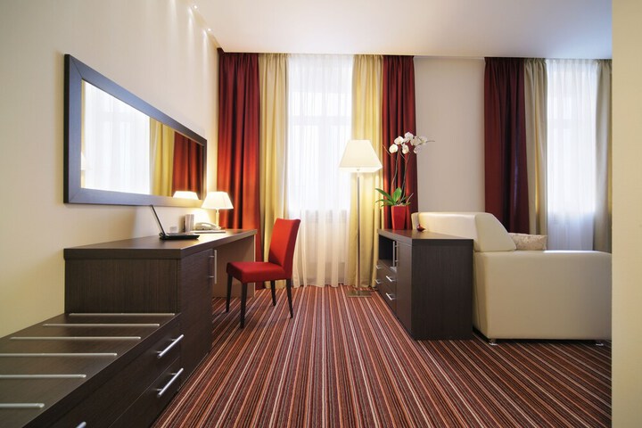 Room 30 of 72