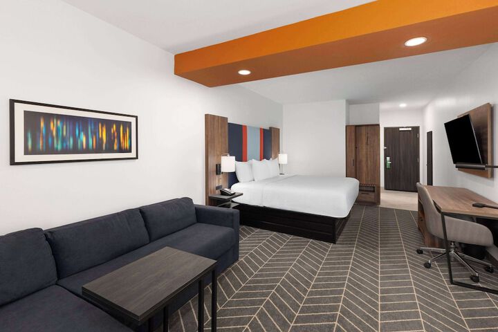 1 King Bed (1 of 14)