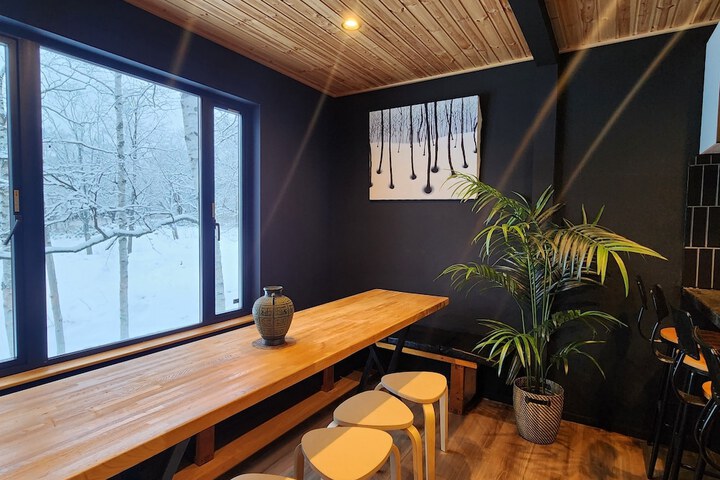 Room 5 of 42