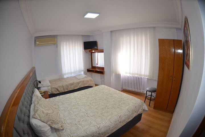 Room 13 of 19