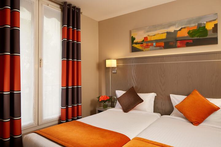 Room 6 of 42