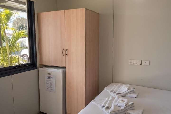 Room 4 of 94
