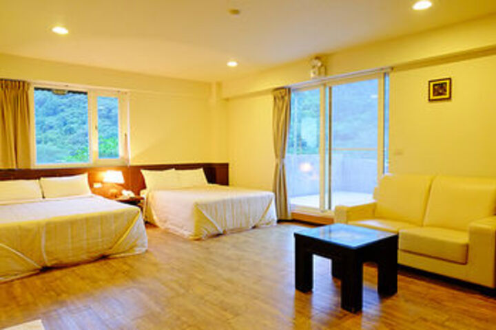 Room 6 of 17