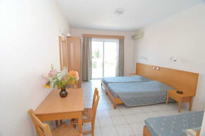 Room 4 of 16