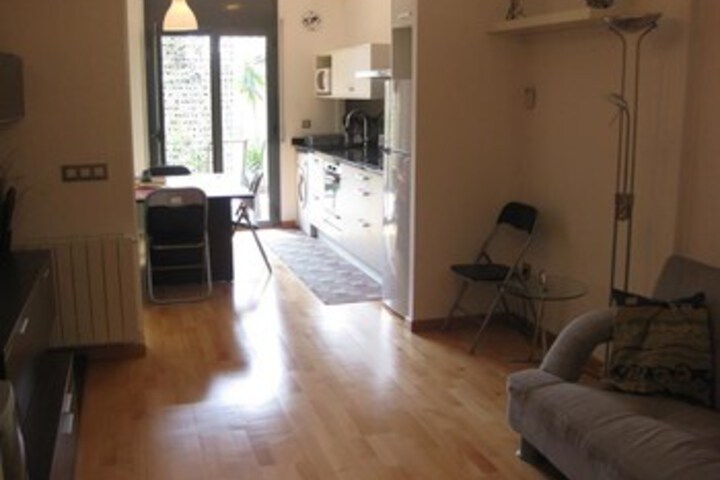 Room 6 of 10
