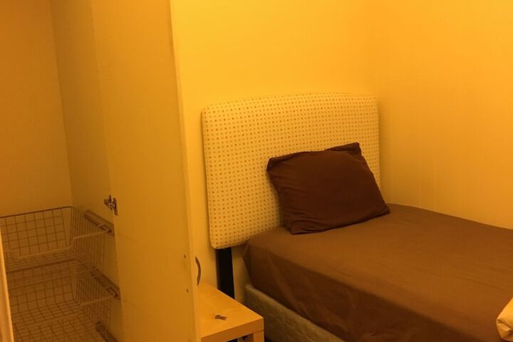 Room 10 of 17