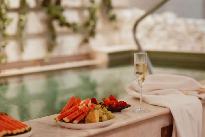 Dining 66 of 100