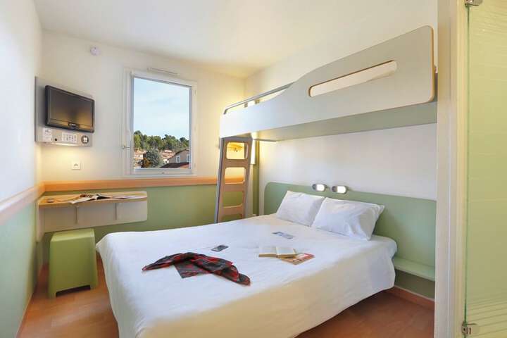 Room 10 of 24