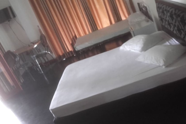 Room 4 of 13