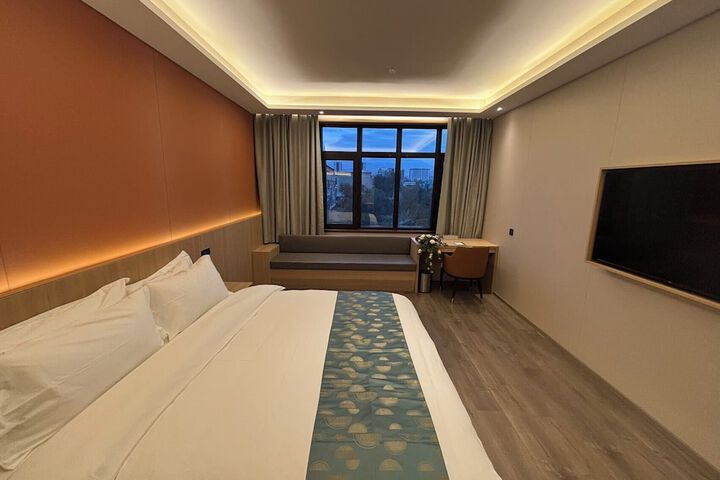 Room 5 of 28