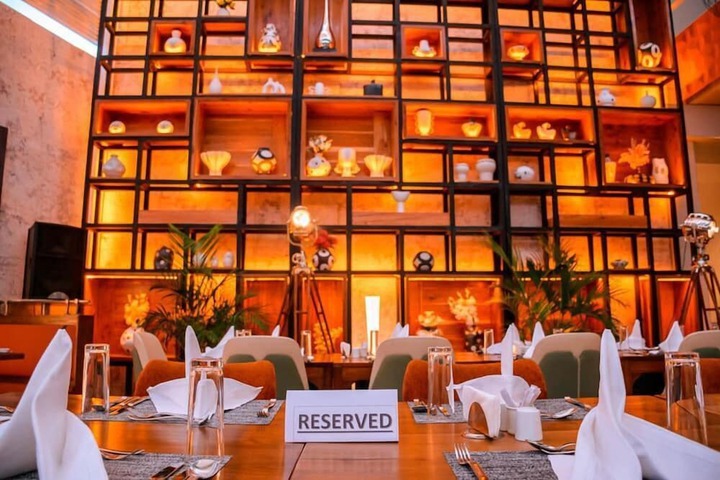 Dining 21 of 24