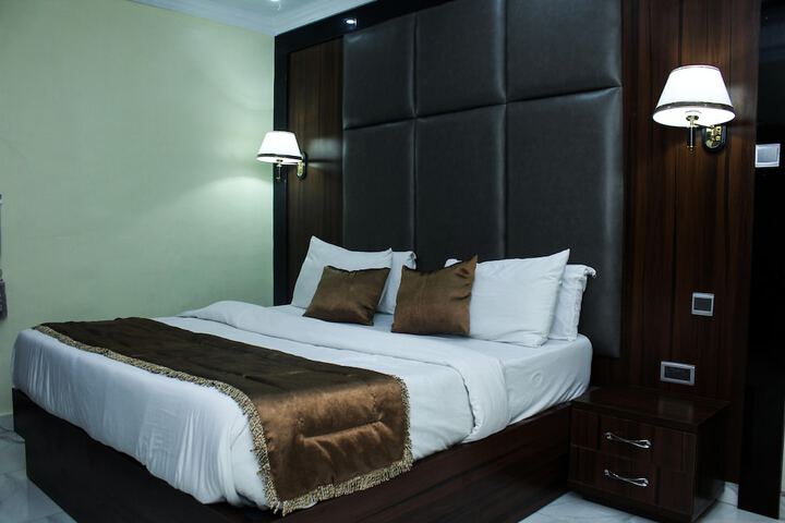 Room 7 of 27