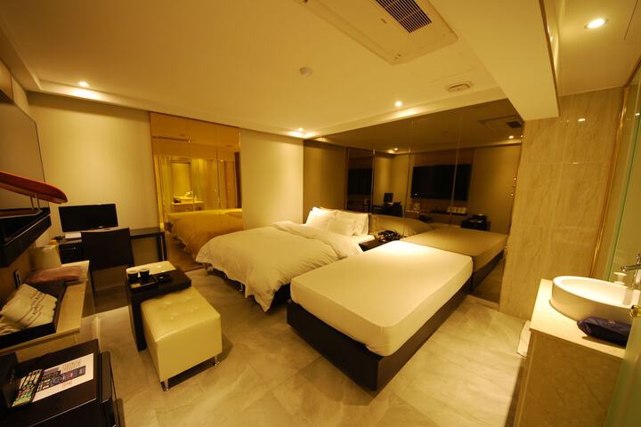 Room 10 of 44