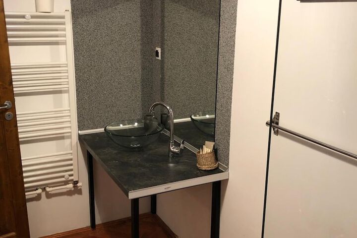 Room 25 of 32