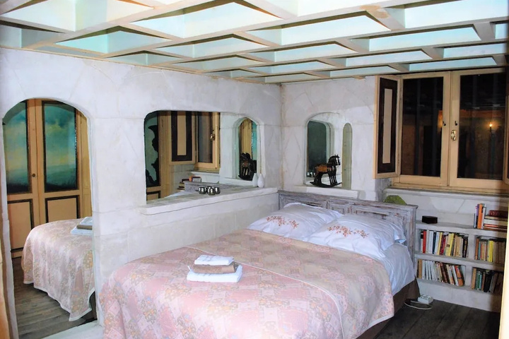 Room 4 of 15