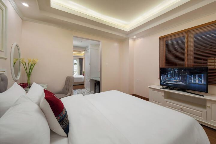 Room 5 of 94
