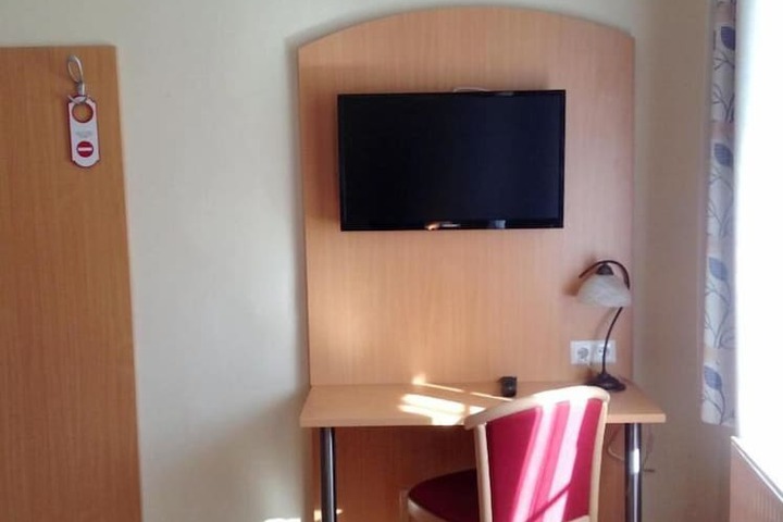 Room 5 of 65