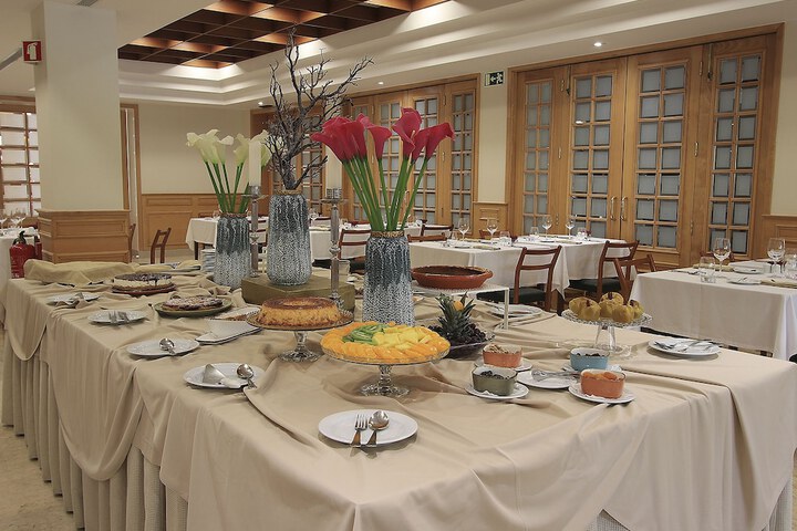 Dining 55 of 80