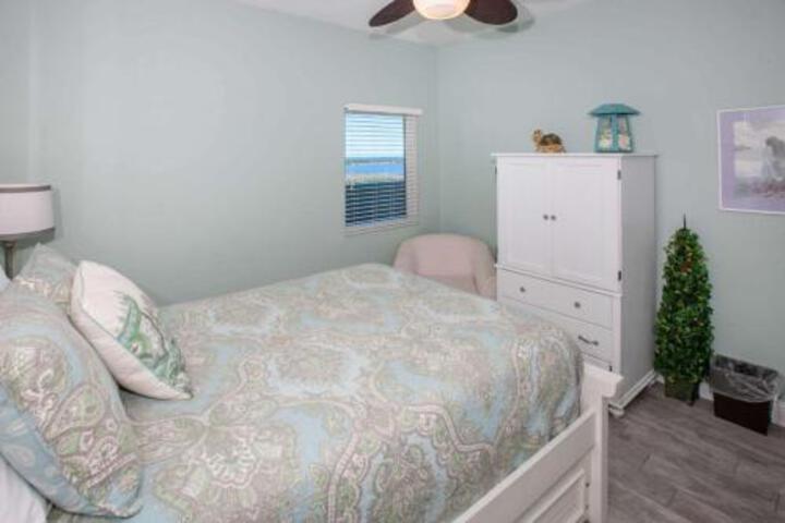 Lighthouse 1708 in Gulf Shores, AL