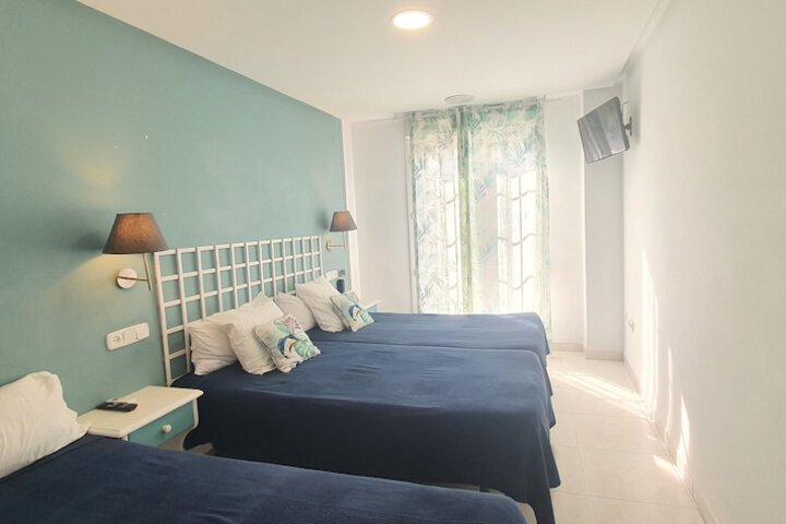 Room 17 of 33