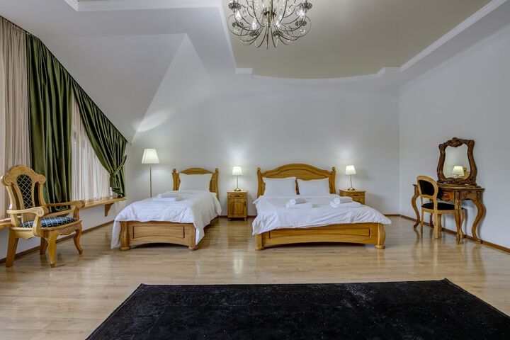 Room 3 of 27