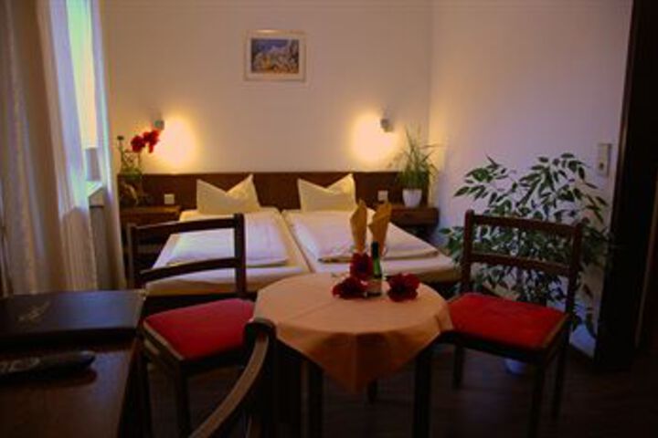Room 7 of 10