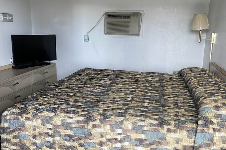 Room 4 of 9
