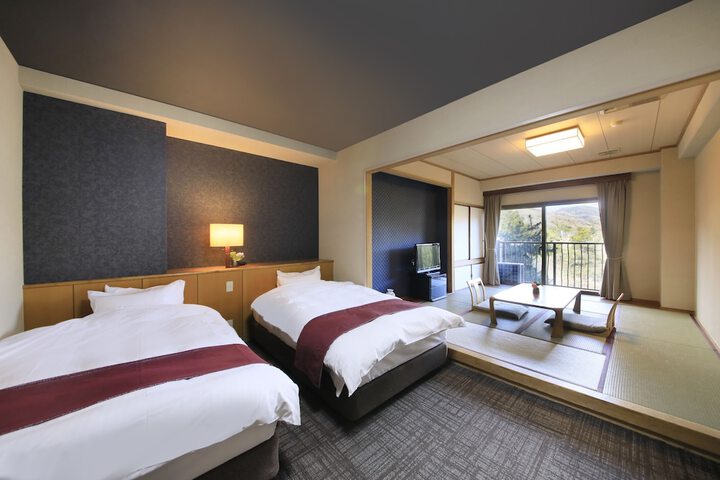 Room 4 of 35