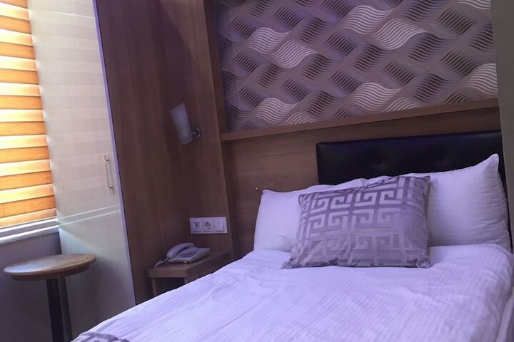 Room 8 of 46