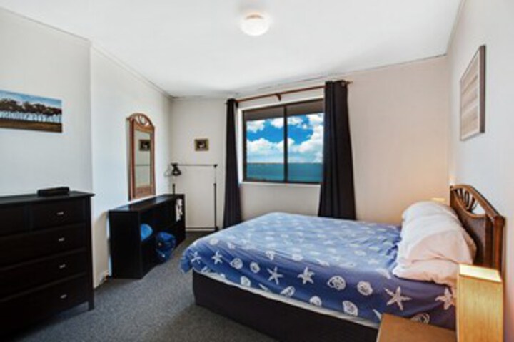 Room 8 of 17