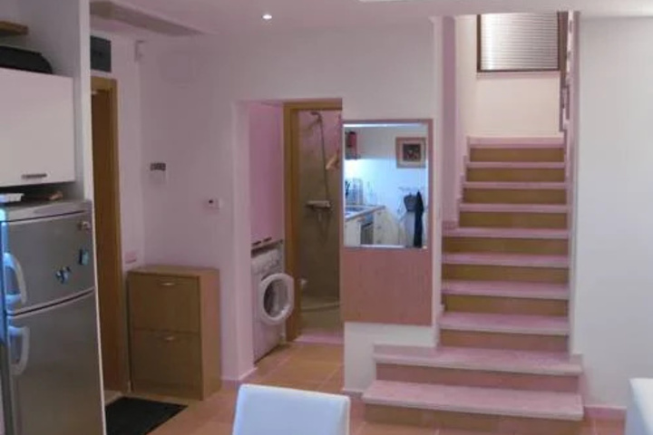 Room 2 of 35