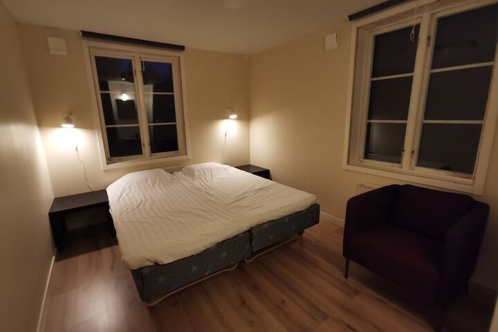 Room 5 of 12