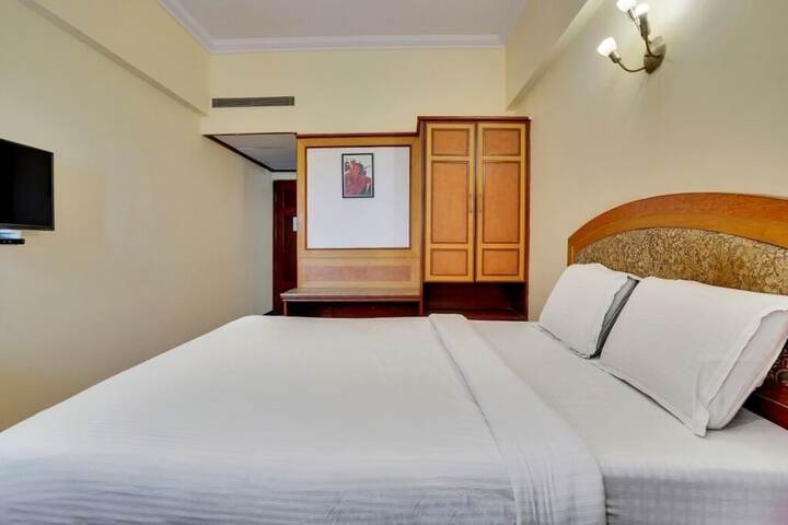 Room 13 of 19