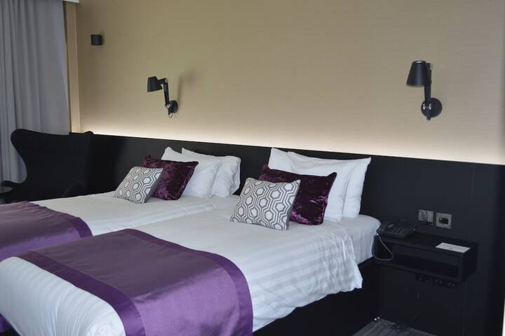 Room 15 of 50