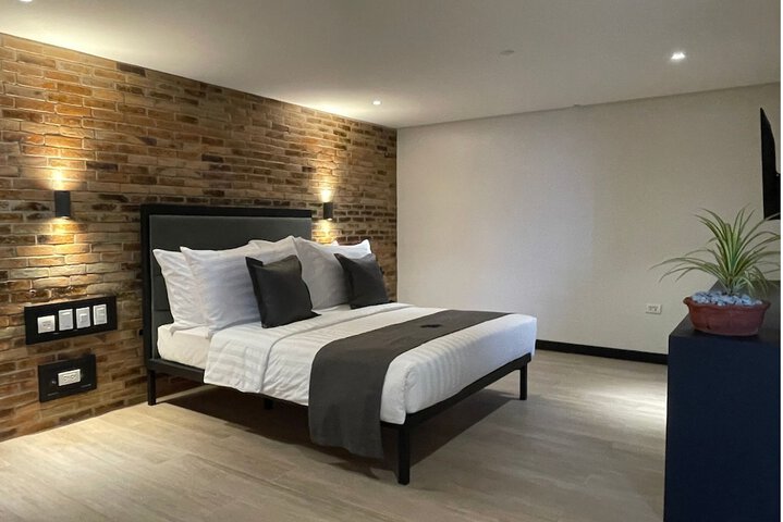 Room 2 of 51