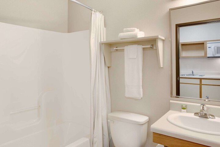 1 Queen Bed Suite (4 of 5)