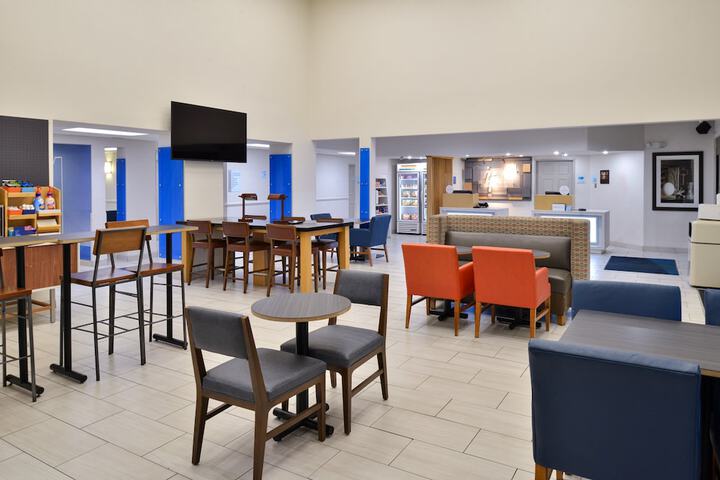 Entrance & Lobby