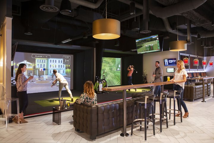 Indoor golf driving range